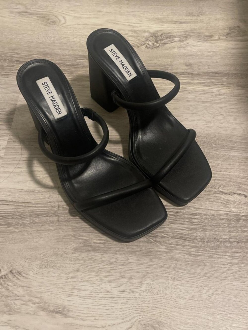 Steve Madden Women's Black Courts